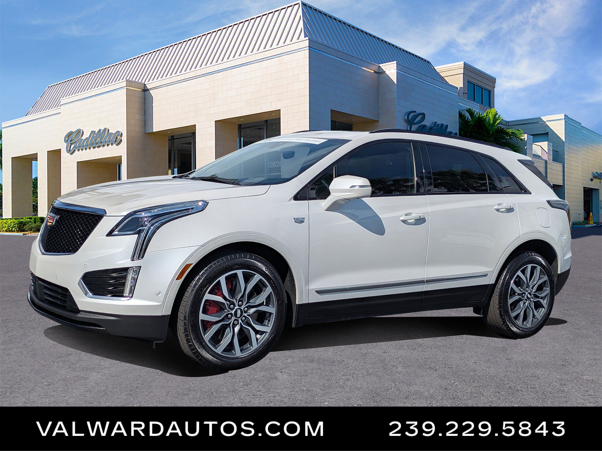 Certified 2023 Cadillac XT5 Sportv w/ Technology Package AWD/4WD image 1