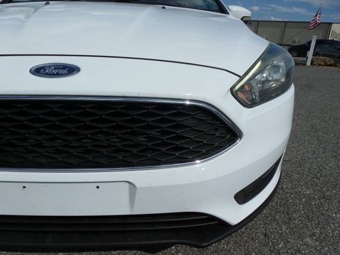 Used 2015 Ford Focus SE w/ Equipment Group 201A FWD image 2