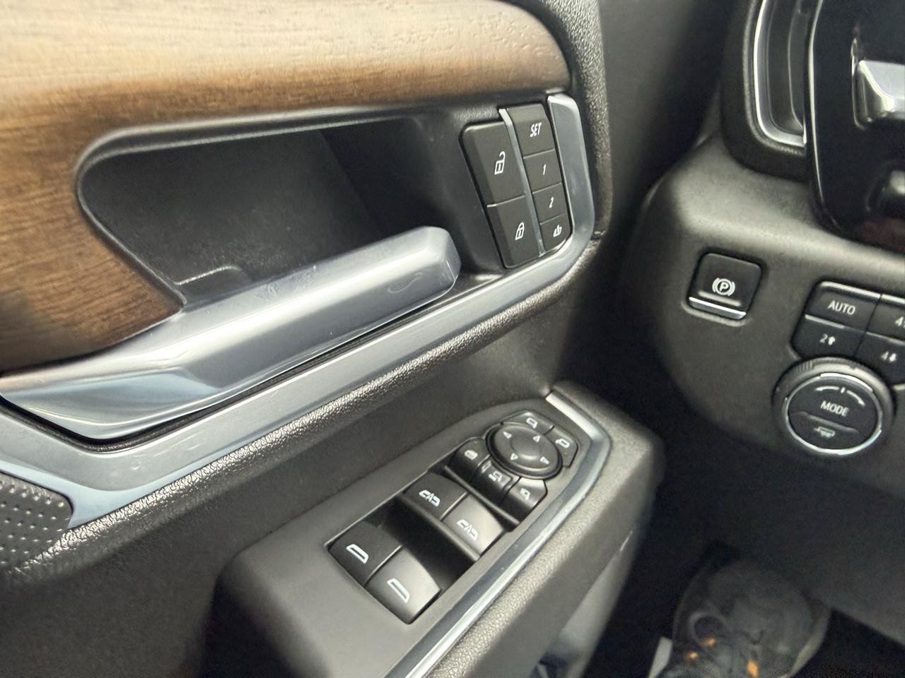 Used 2025 Chevrolet Silverado 3500 High Country w/ High Country Premium Package AWD/4WD image 35