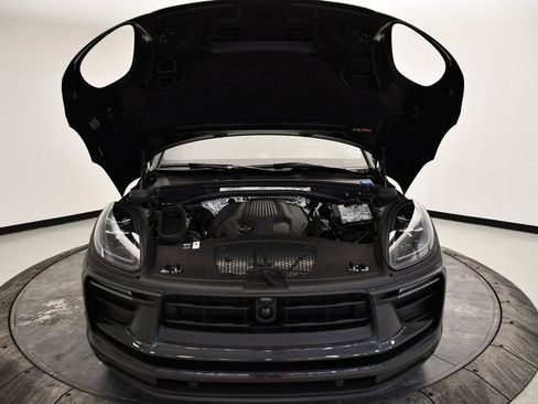 Used 2025 Porsche Macan image 14