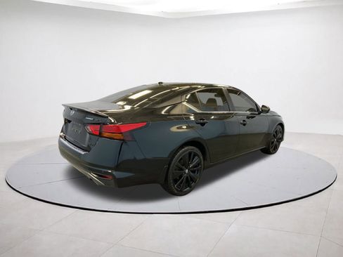 Used 2022 Nissan Altima 2.5 SR w/ Midnight Edition Package image 6