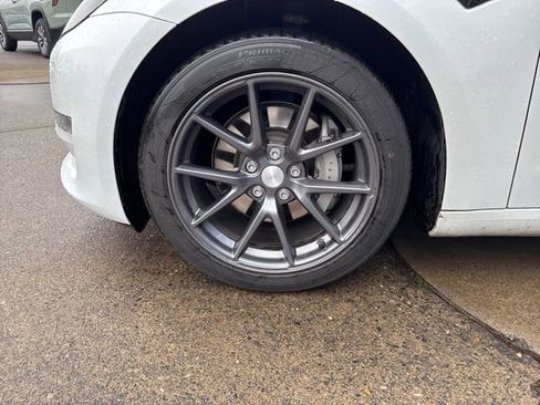 Used 2023 Tesla Model 3 Standard Range image 10