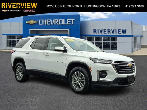 Used 2023 Chevrolet Traverse LT image 1
