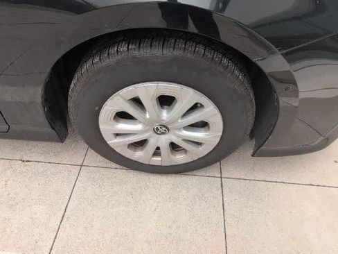 Used 2020 Toyota Prius LE FWD image 9