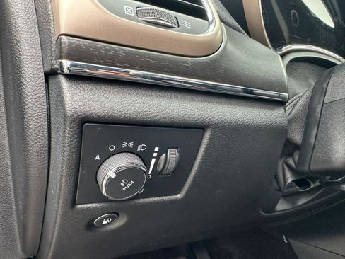 Used 2017 Jeep Grand Cherokee Limited image 23