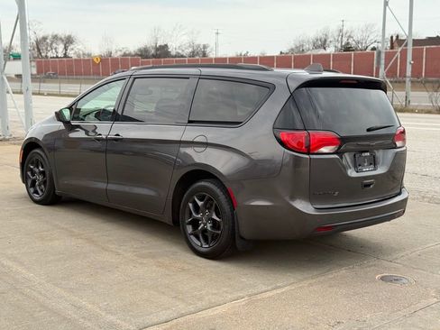 Used 2020 Chrysler Pacifica Touring-L w/ Advanced Safetytec Group image 10