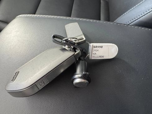 Used 2024 Kia Telluride S w/ S Sunroof Package FWD image 3