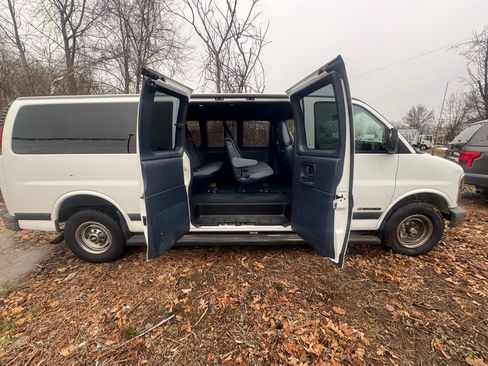 Used 2000 Chevrolet Express 3500 LS w/ LS Preferred Equipment Group image 14