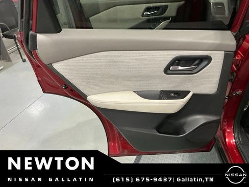 Used 2023 Nissan Rogue SV FWD image 32