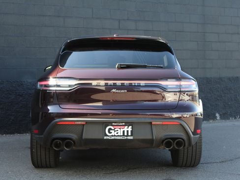 Certified 2024 Porsche Macan image 11