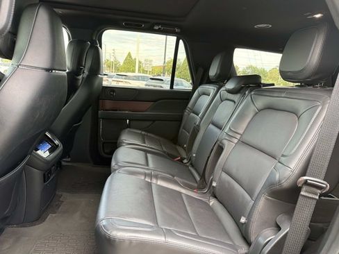 Used 2022 Lincoln Navigator Reserve RWD image 16