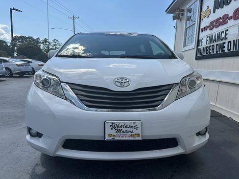 Used 2012 Toyota Sienna XLE FWD image 2