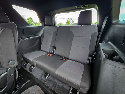 Used 2023 Chevrolet Traverse LT AWD/4WD image 32