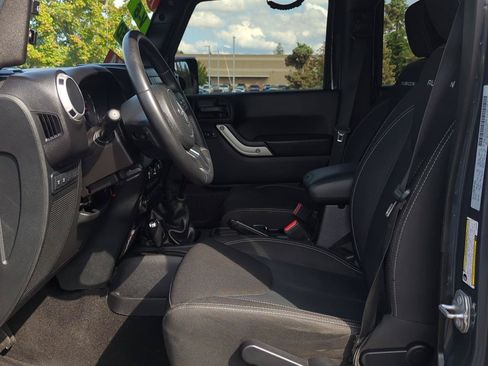 Used 2016 Jeep Wrangler Unlimited Rubicon w/ Connectivity Group AWD/4WD image 12
