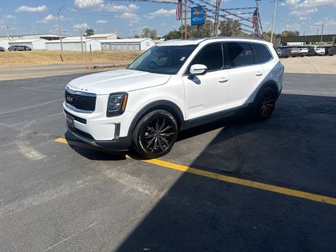 Used 2022 Kia Telluride EX w/ EX Premium Package FWD image 9