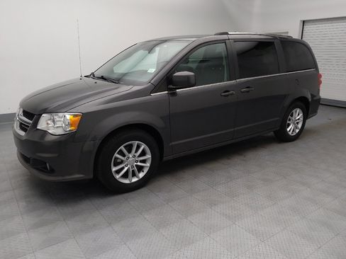 Used 2019 Dodge Grand Caravan SXT FWD image 2