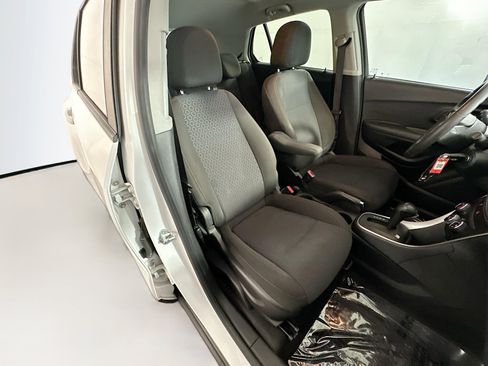 Used 2020 Chevrolet Trax LS FWD image 26
