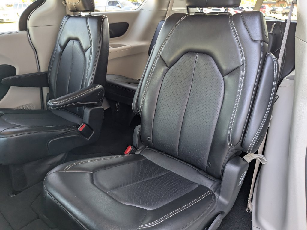 Used 2024 Chrysler Pacifica Touring-L FWD image 26