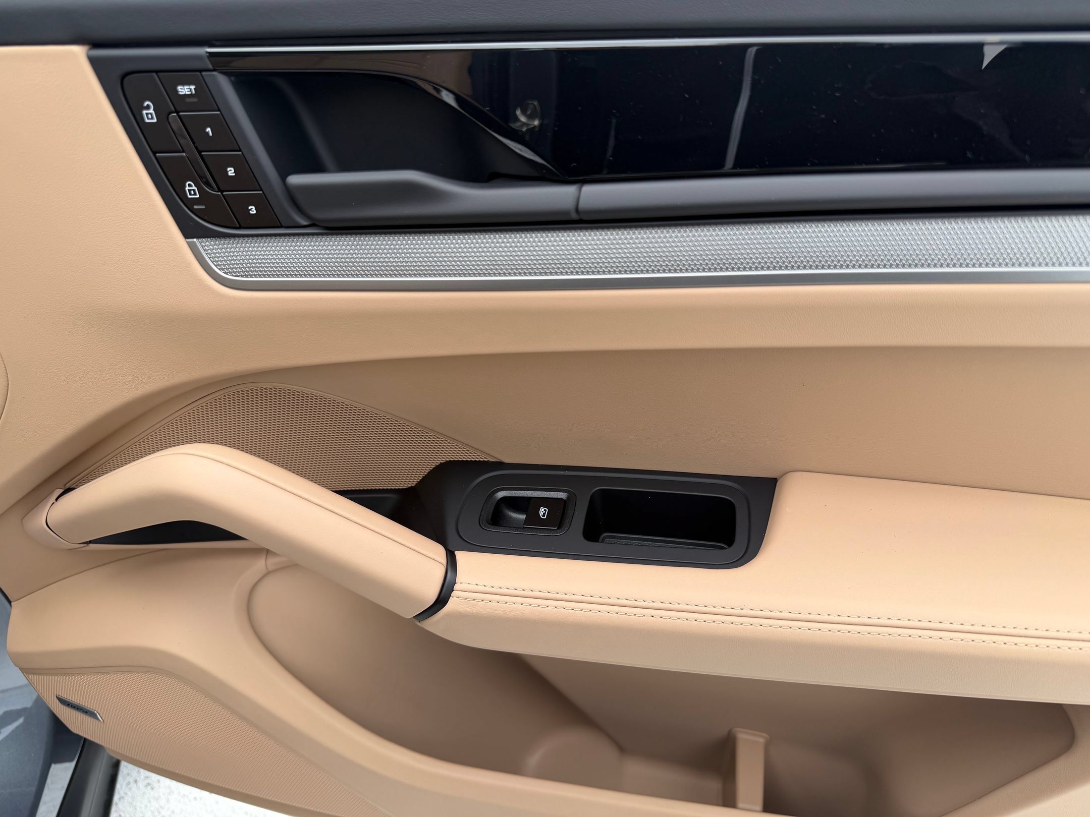 Certified 2026 Porsche Cayenne AWD/4WD image 18