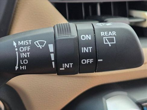 Used 2021 Toyota RAV4 XLE AWD/4WD image 14