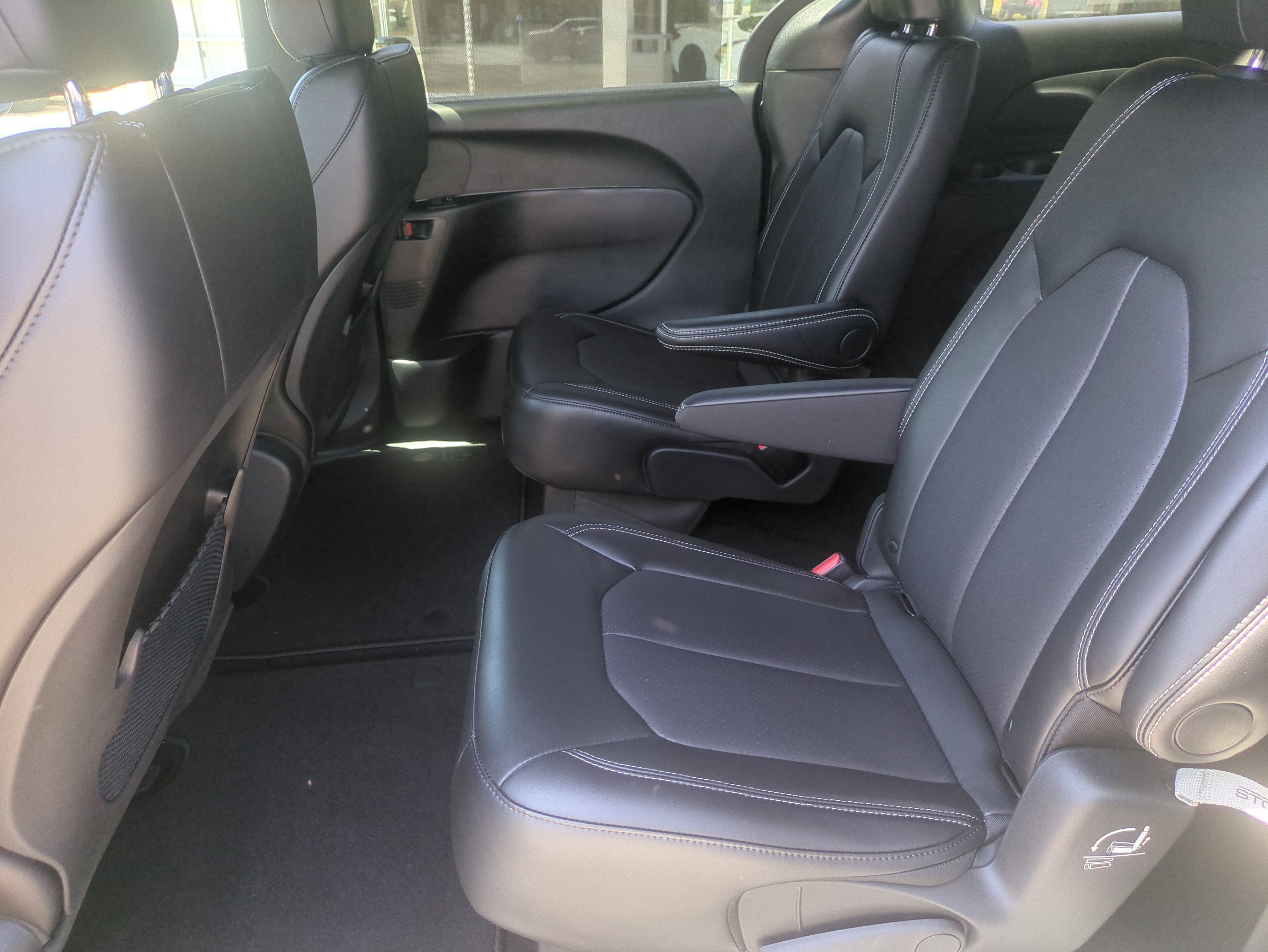 Used 2026 Chrysler Voyager LX FWD image 26