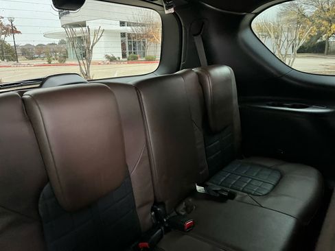 Used 2018 Nissan Armada Platinum w/ Interior Lighting Package image 23