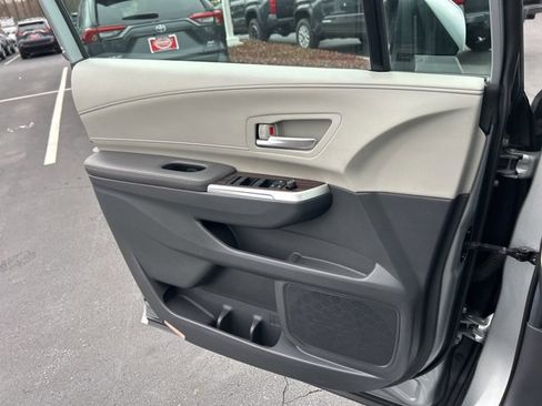 Used 2024 Toyota Sienna XLE image 28