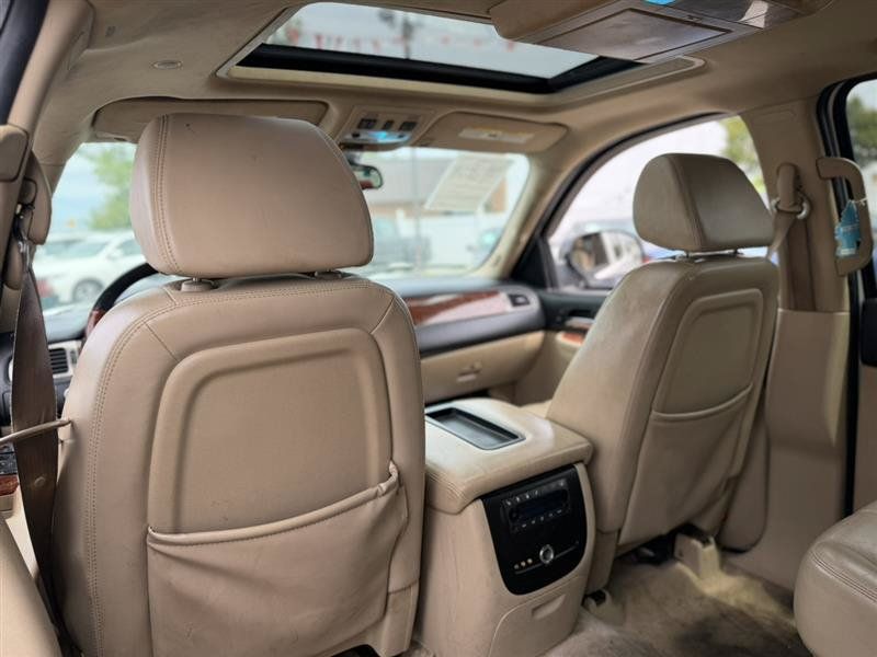 Used 2008 Chevrolet Suburban LTZ w/ LTZ Preferred Equipment Group AWD/4WD image 19