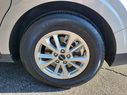 Used 2023 Kia Carnival LX image 29