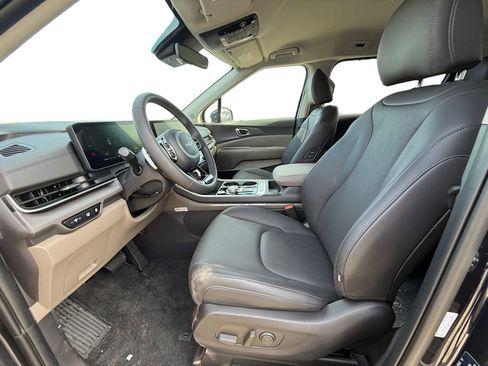 New 2026 Kia Carnival EX FWD image 9