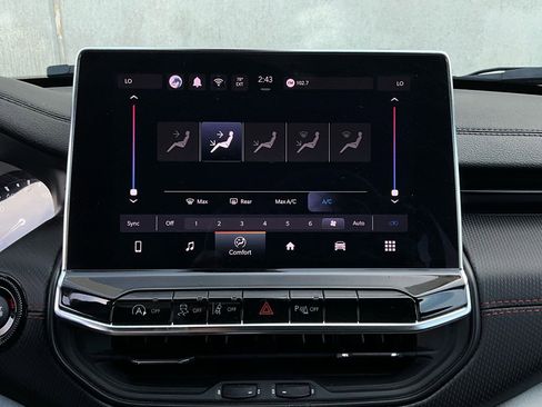 Used 2025 Jeep Compass Trailhawk image 30