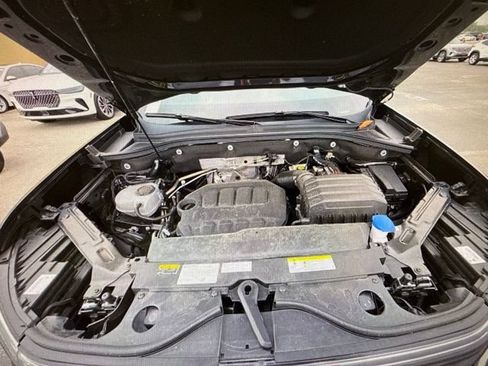 Used 2025 Volkswagen Atlas Cross Sport SE FWD image 8