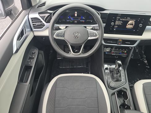 New 2026 Volkswagen Taos SE AWD/4WD image 21