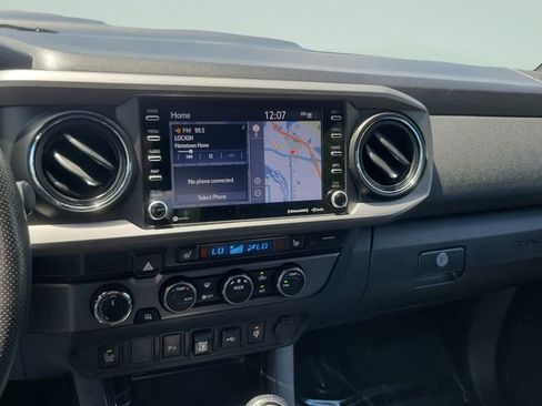 Used 2020 Toyota Tacoma TRD Sport w/ TRD Premium Sport Package AWD/4WD image 17
