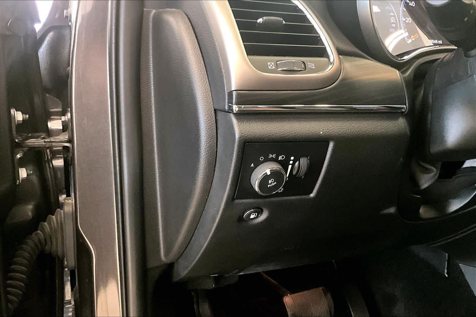 Used 2019 Jeep Grand Cherokee Limited w/ Luxury Group II RWD image 30