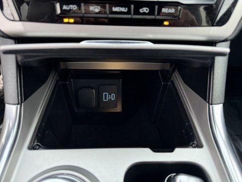 Certified 2021 Ford Explorer XLT w/ Equipment Group 202A image 19