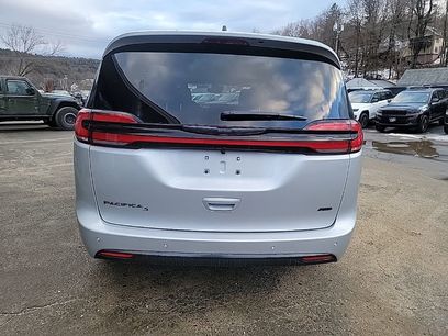 New 2026 Chrysler Pacifica Select