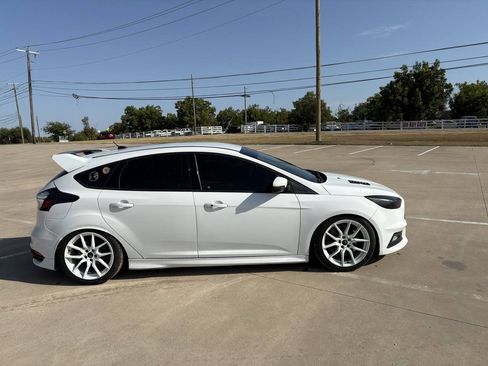 Used 2017 Ford Focus ST FWD image 6