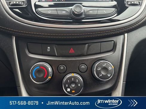 Used 2020 Chevrolet Trax LT w/ LT Convenience Package image 27
