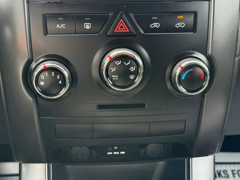 Used 2011 Kia Sorento LX image 29