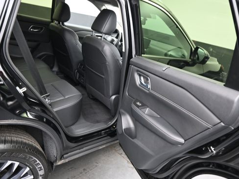 Certified 2025 Nissan Rogue Platinum w/ Tech Package image 10