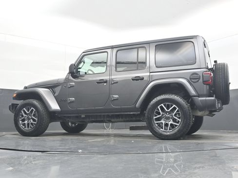 Used 2025 Jeep Wrangler Unlimited Sahara AWD/4WD image 28