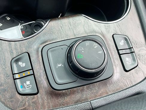 Used 2023 GMC Acadia Denali w/ Denali Ultimate Package AWD/4WD image 21