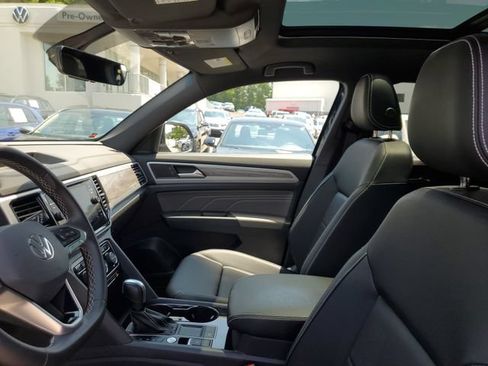 Certified 2023 Volkswagen Atlas Cross Sport SE w/ Panoramic Sunroof Package FWD image 24