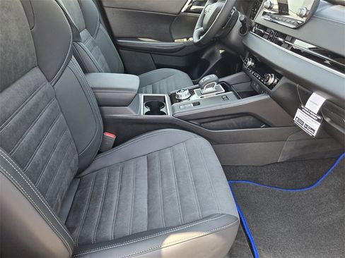 New 2025 Mitsubishi Outlander SE image 10