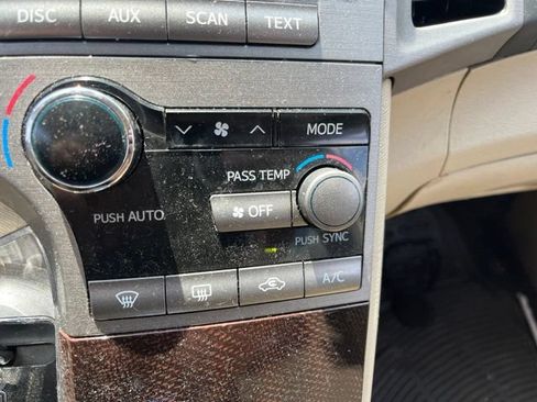 Used 2010 Toyota Venza FWD image 24
