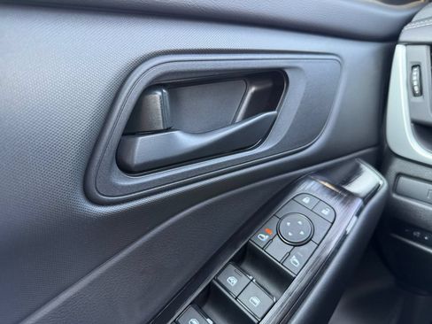 Used 2025 Nissan Rogue S FWD image 28