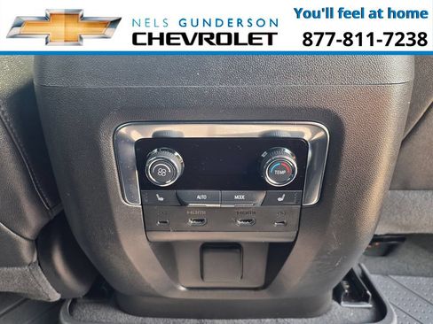 Certified 2025 Chevrolet Suburban High Country AWD/4WD image 14