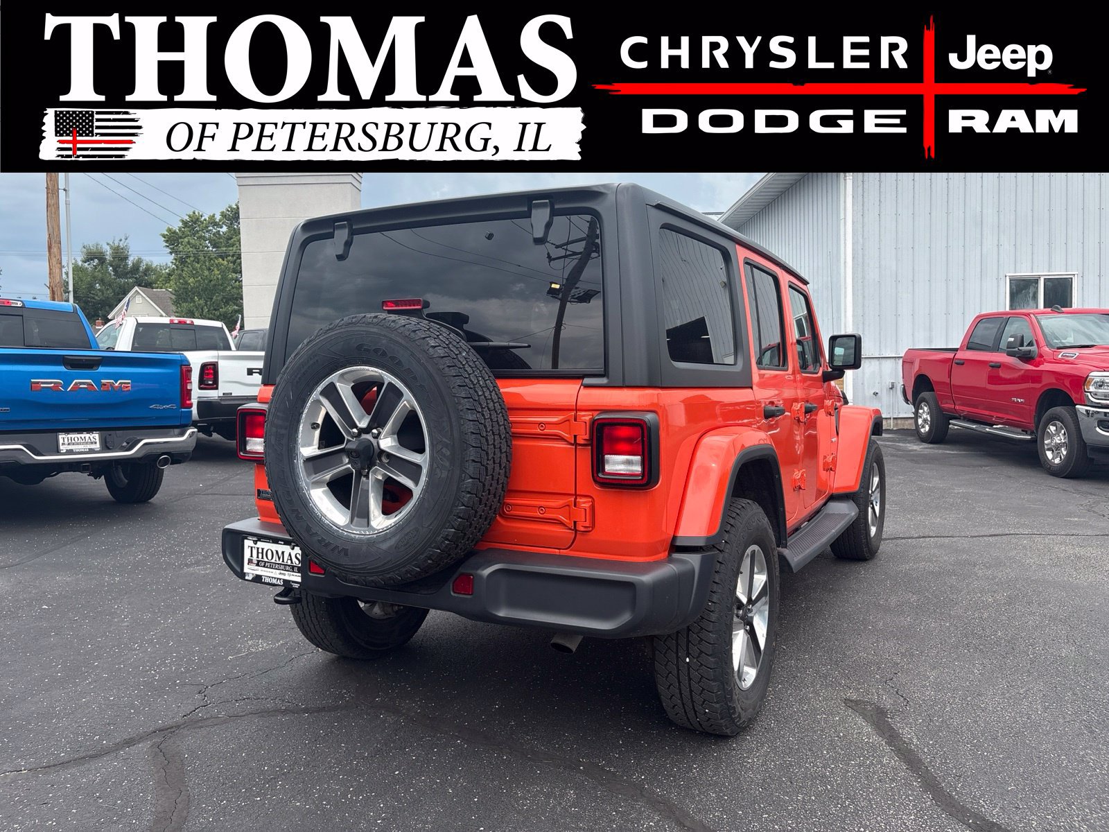 Used 2018 Jeep Wrangler Unlimited Sahara w/ Cold Weather Group AWD/4WD image 7