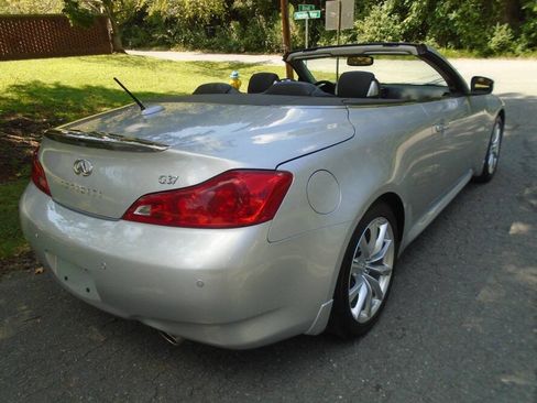 Used 2013 INFINITI G37 Convertible w/ Premium Pkg RWD image 5